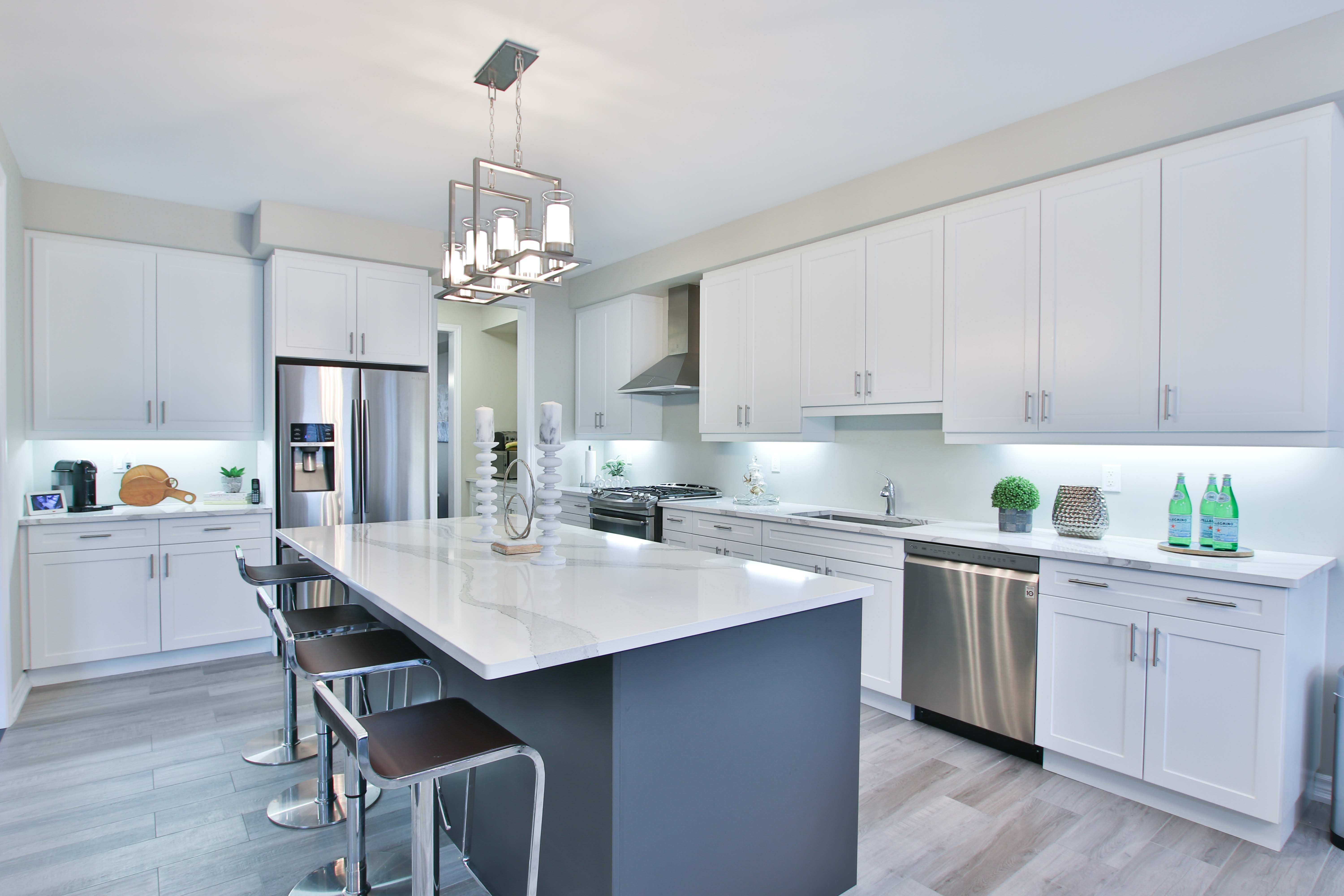 White Solid Colors Look SM 132 8 ft x 4 ft Super Matte Finish Decorative Laminate - 1 mm | Suitable for Living Room, Kitchen, Office