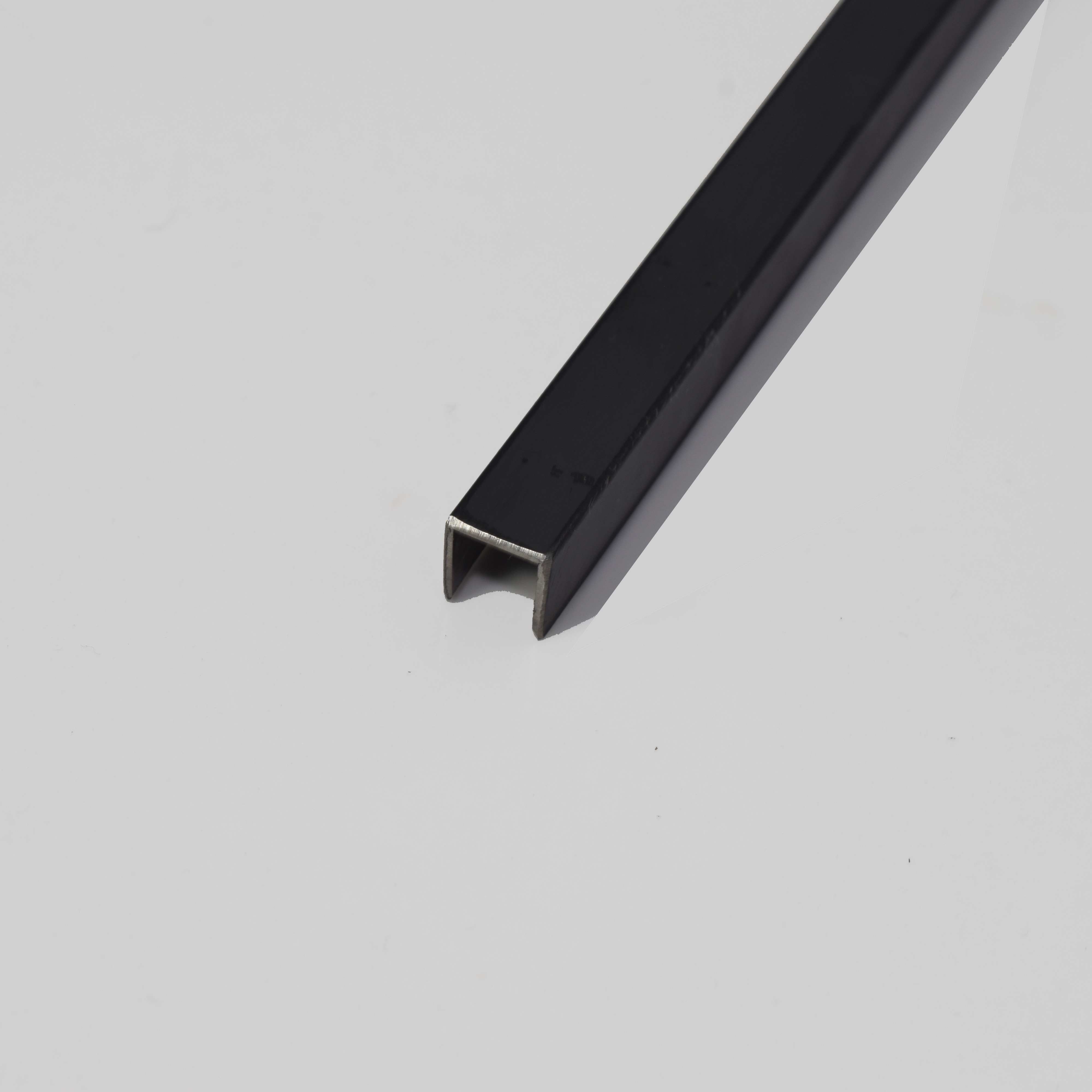 SS 304 U Inlay Profile Polish Black Glossy Finish Edgeline PM 00292 C | 10 ft (3 mtr) x 10 mm x 0.6 mm | Adhesive Type Installation | Suitable for Floor & Walls