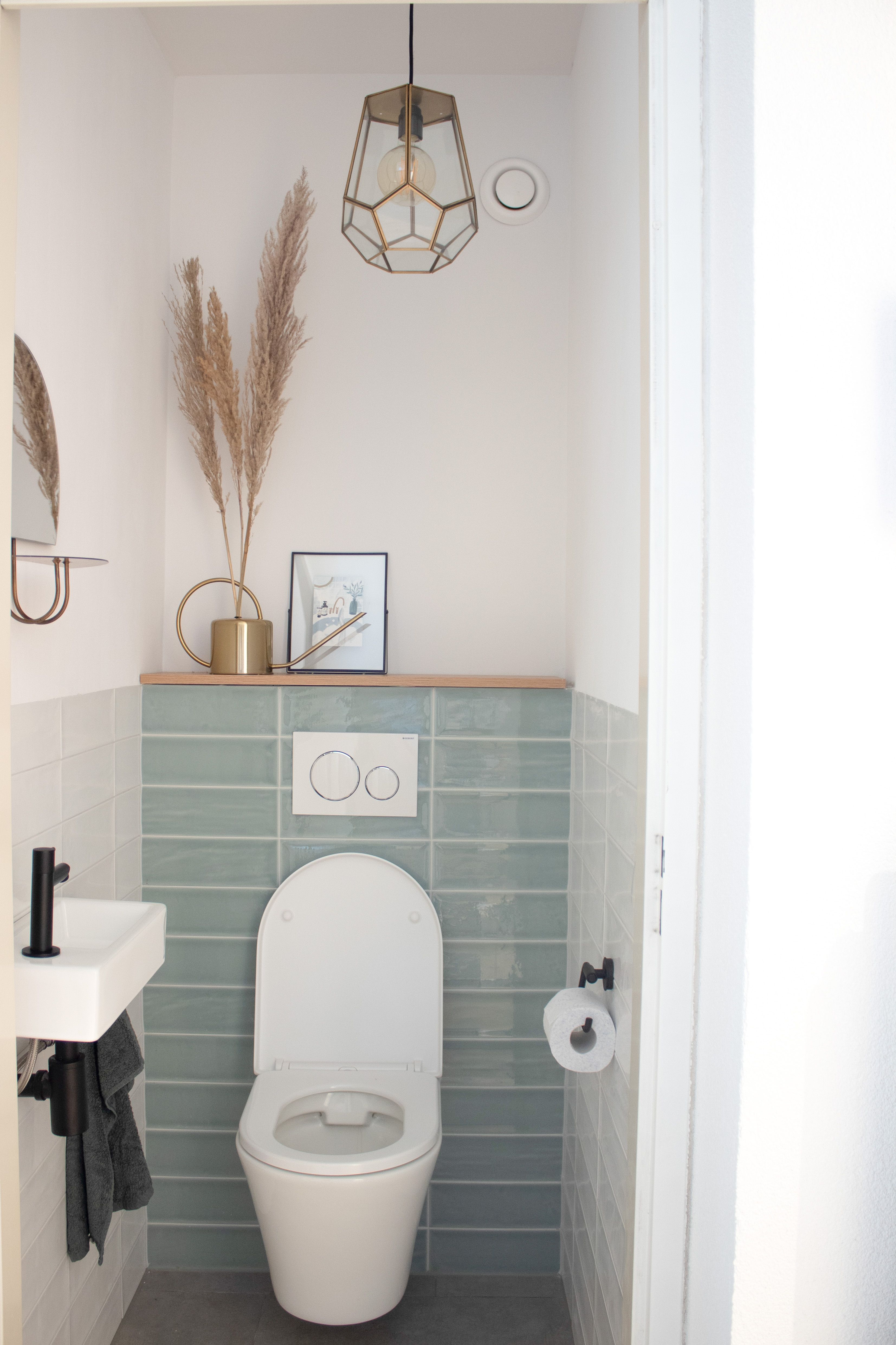 Beautiful Bathroom Interior with Minimalistic Design | Material Depot