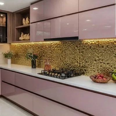 Closeup application image of Glass Highlighter Tile in Kitchen
