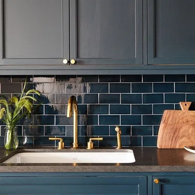 Closeup application image of Subway/Kitkat Tiles in Kitchen Backsplash