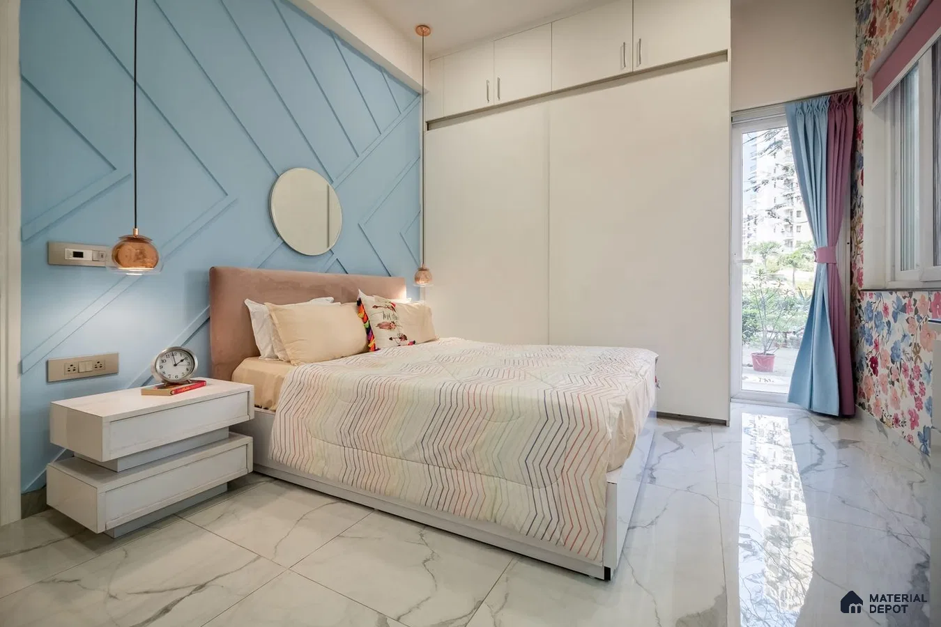 Contemporary White Sliding Door Wardrobe.